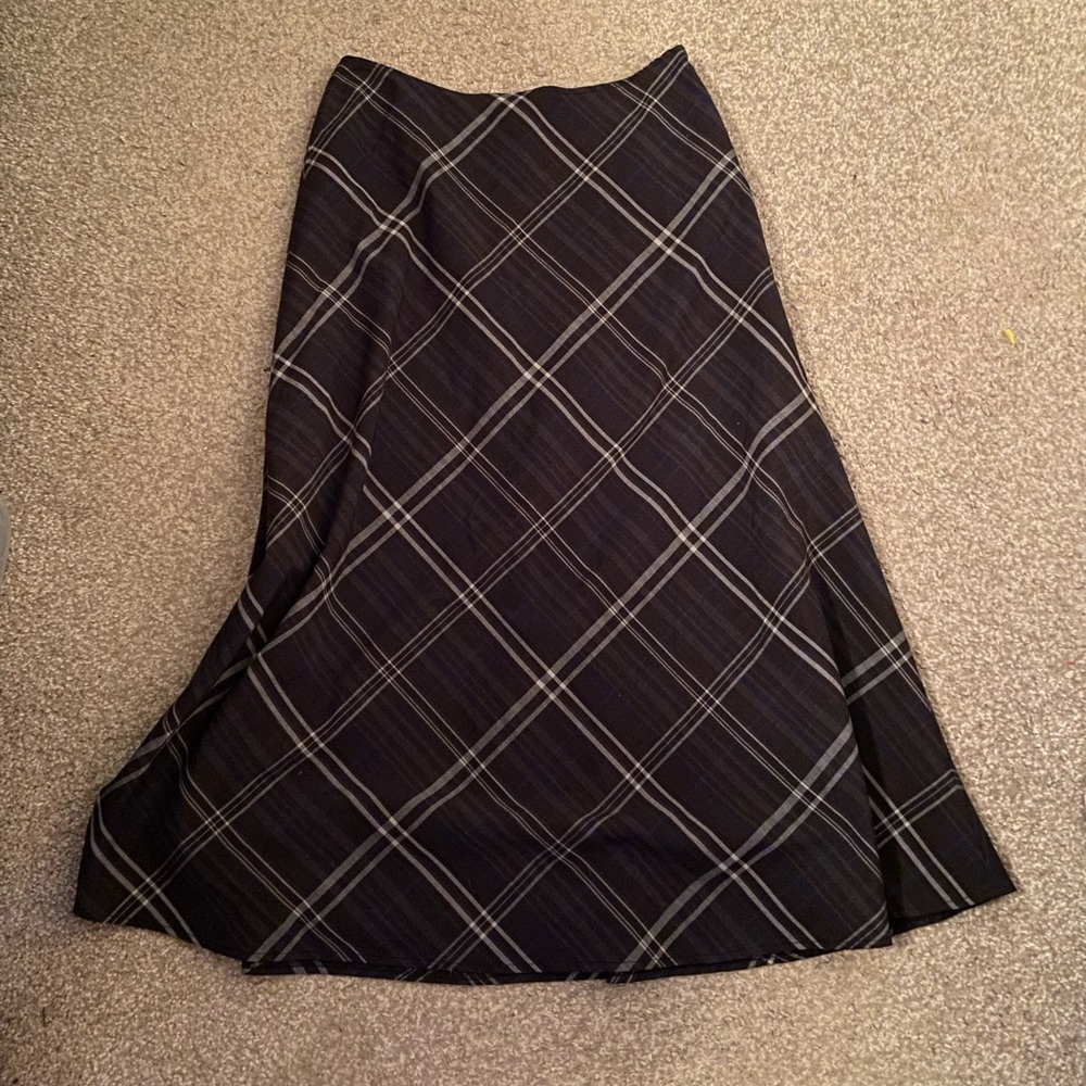 Plaid tartan midi long skirt size 10 gray